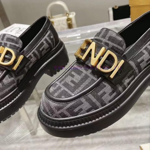 Fendi Domino loafers feature a single kick design with black leather and cowhide material ingbv8u9p3 - Image 4