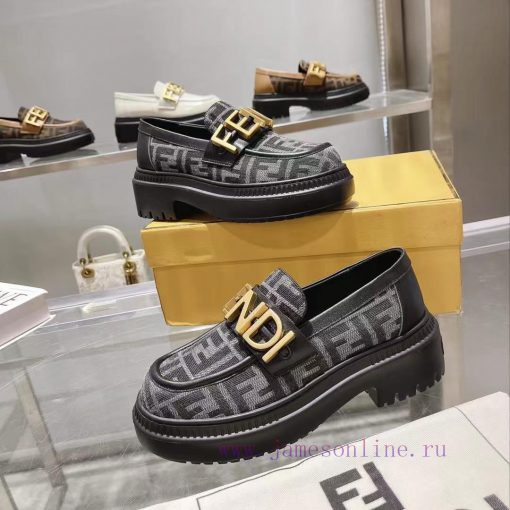 Fendi Domino loafers feature a single kick design with black leather and cowhide material ingbv8u9p3 - Image 5