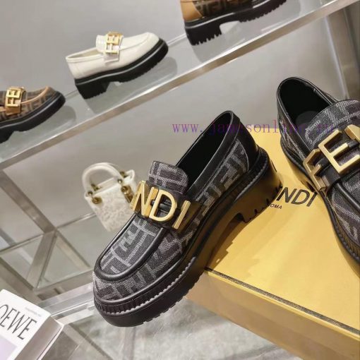 Fendi Domino loafers feature a single kick design with black leather and cowhide material ingbv8u9p3 - Image 6