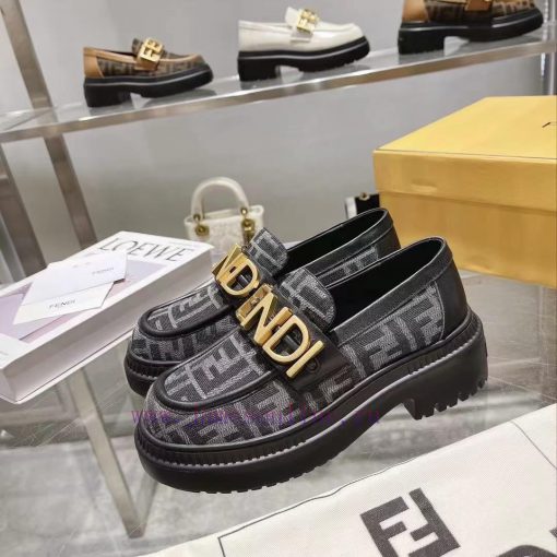 Fendi Domino loafers feature a single kick design with black leather and cowhide material ingbv8u9p3 - Image 10