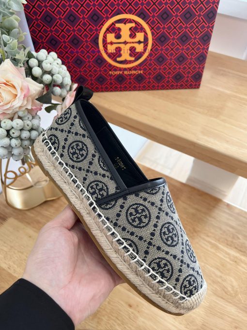 Tory Burch's brand new TMonogram pattern, inspired by the classic pattern of traditional Penpty2w461 - Image 7