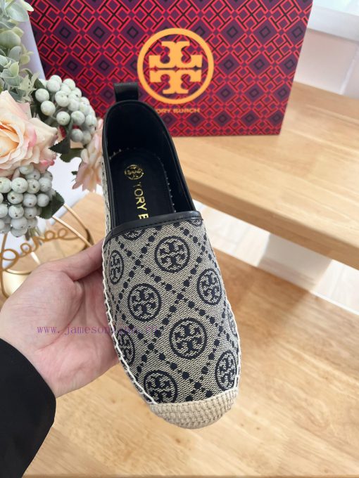 Tory Burch's brand new TMonogram pattern, inspired by the classic pattern of traditional Penpty2w461 - Image 8