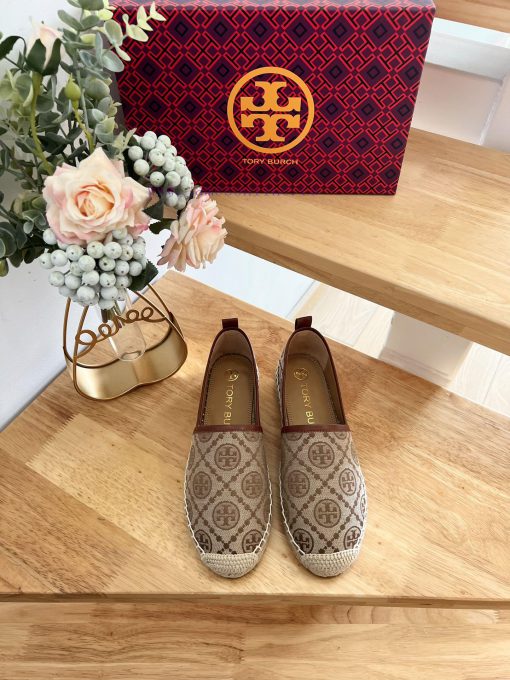 Tory Burch's brand new TMonogram pattern, inspired by the classic pattern of traditional Penstmwzx94 - Image 2