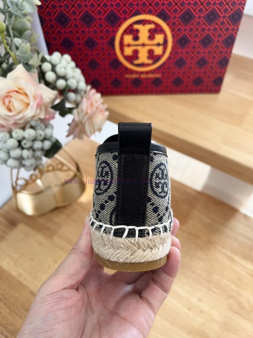 Tory Burch's brand new TMonogram pattern, inspired by the classic pattern of traditional Penpty2w461 - Image 10
