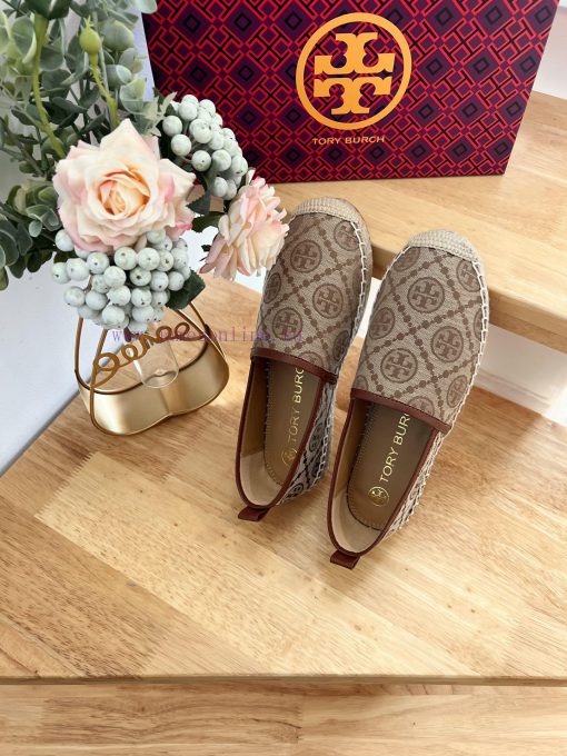 Tory Burch's brand new TMonogram pattern, inspired by the classic pattern of traditional Penstmwzx94 - Image 5