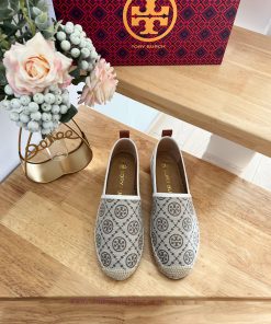 Tory Burch's brand new TMonogram pattern, inspired by the classic pattern of traditional Penmox1nyqk
