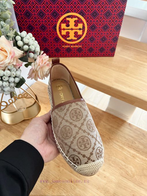 Tory Burch's brand new TMonogram pattern, inspired by the classic pattern of traditional Penstmwzx94 - Image 7