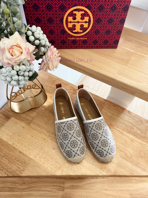 Tory Burch's brand new TMonogram pattern, inspired by the classic pattern of traditional Penmox1nyqk - Image 3