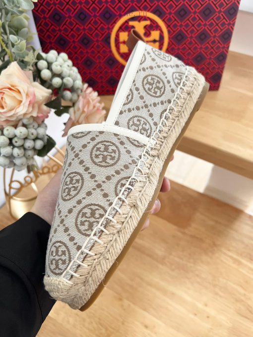 Tory Burch's brand new TMonogram pattern, inspired by the classic pattern of traditional Penmox1nyqk - Image 9