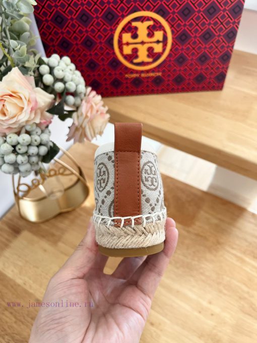 Tory Burch's brand new TMonogram pattern, inspired by the classic pattern of traditional Penmox1nyqk - Image 10