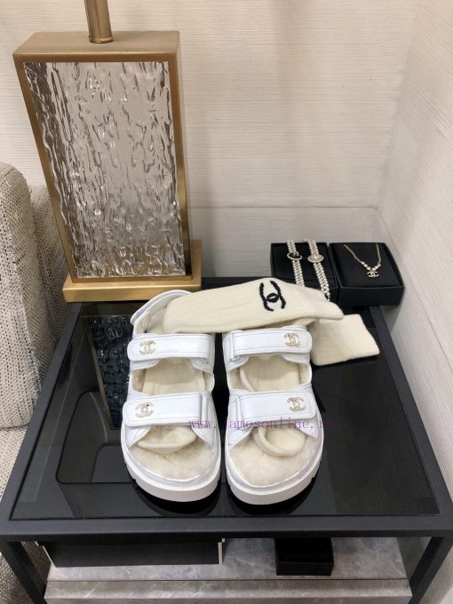 Chanel 2023 Autumn/Winter Velcro Hairy Sandals Hit [Rose] [Rose]Top quality, perfect detailsnq4mh4y1 - Image 2