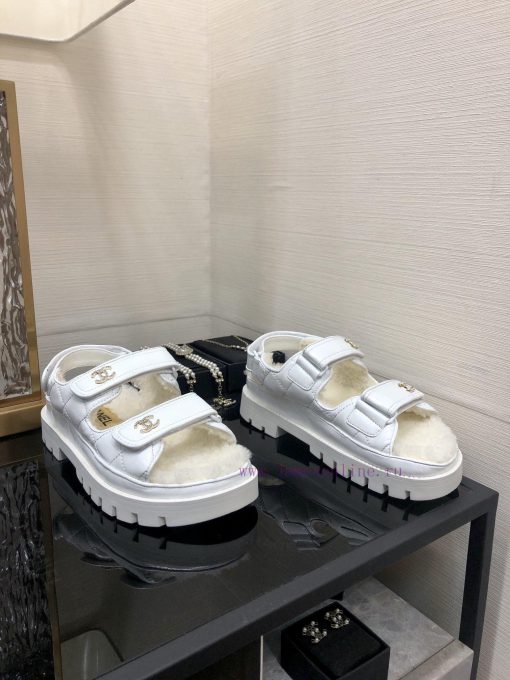 Chanel 2023 Autumn/Winter Velcro Hairy Sandals Hit [Rose] [Rose]Top quality, perfect detailsnq4mh4y1 - Image 4