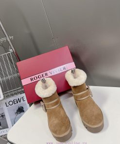 Roger Vivier is the most beautiful snow boots in the market this year. She understands womenjngao8kb
