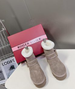 Roger Vivier is the most beautiful snow boots in the market this year. She understands womenw8uqa4r3