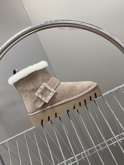 Roger Vivier is the most beautiful snow boots in the market this year. She understands womenw8uqa4r3 - Image 6