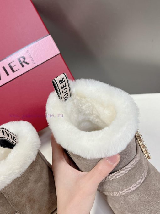 Roger Vivier is the most beautiful snow boots in the market this year. She understands womenw8uqa4r3 - Image 8