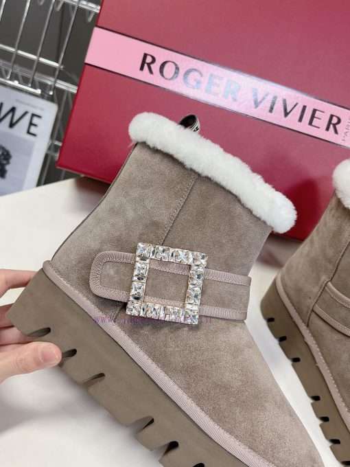 Roger Vivier is the most beautiful snow boots in the market this year. She understands womenw8uqa4r3 - Image 10