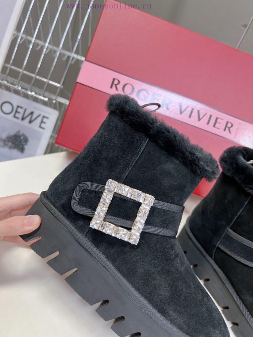 Roger Vivier is the most beautiful snow boots in the market this year. She understands womenx15606eh - Image 9