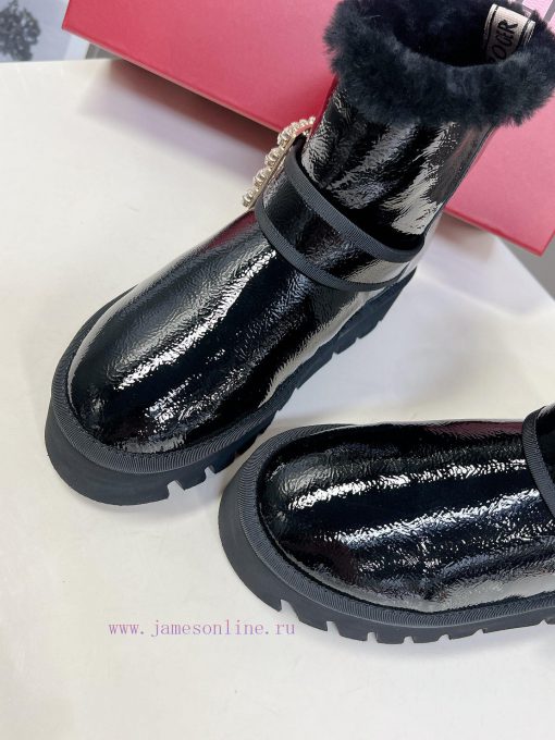 Roger Vivier is the most beautiful snow boots in the market this year. She understands womenwqohiy8s - Image 9