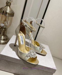 Jimmy Coo is a simple, elegant, and fashionable pair of sandalsOne button high-heeled sandalrvlm9kpl