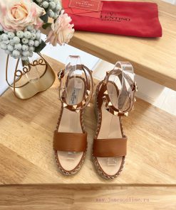 Valentino Garavani Lychee Leather Strap Wedge Sandals-Metal effect processing rivet decoratiucvp44x0