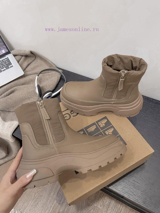Are you still wearing bulky Korean down women's snow boots? Why not give this pair of super 8vteiwne