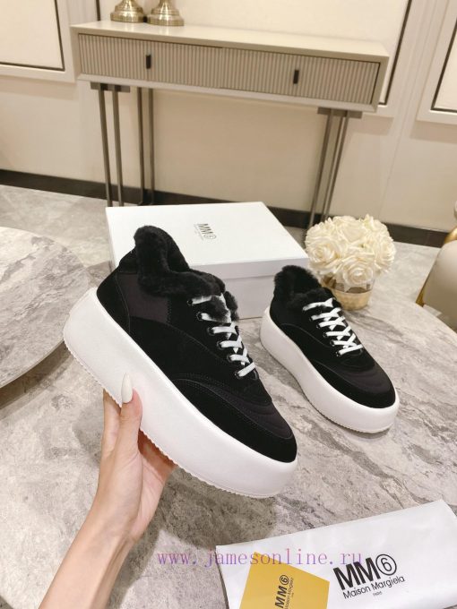 Maison Margiela ®  New autumn and winter model MM6 thick soled height increasing fur low topvjsfa40j