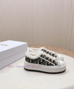 Dior 23ss Autumn/Winter Latest Newcomer Casual Embroidered Thick soled Fury Shoes Fashionablpurvqnje