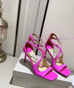 Jimmy Choo's custom-made high-heeled sandals in the Paris window showcase are of the highest68igvy2w