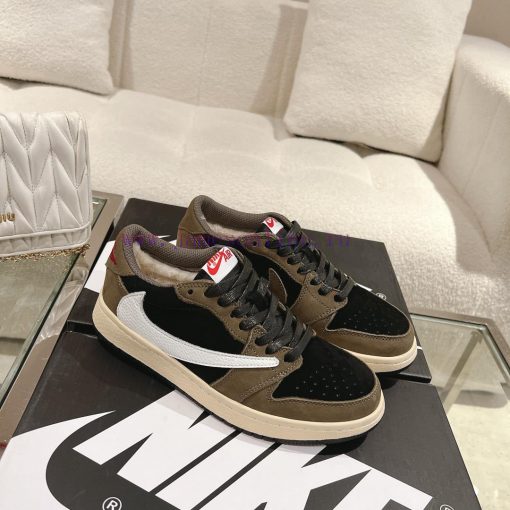 WoolAir Jordan 1 Mid Autumn/Winter Mid Top SneakersAJ's classic shoe style remains unchangedmrcdkfcp - Image 3