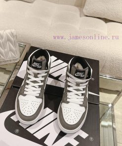 WoolAir Jordan 1 Mid Autumn/Winter Mid Top SneakersAJ's classic shoe style remains unchanged7csuvdzx