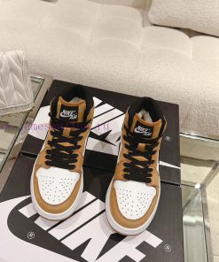 WoolAir Jordan 1 Mid Autumn/Winter Mid Top SneakersAJ's classic shoe style remains unchangedyy953vkq