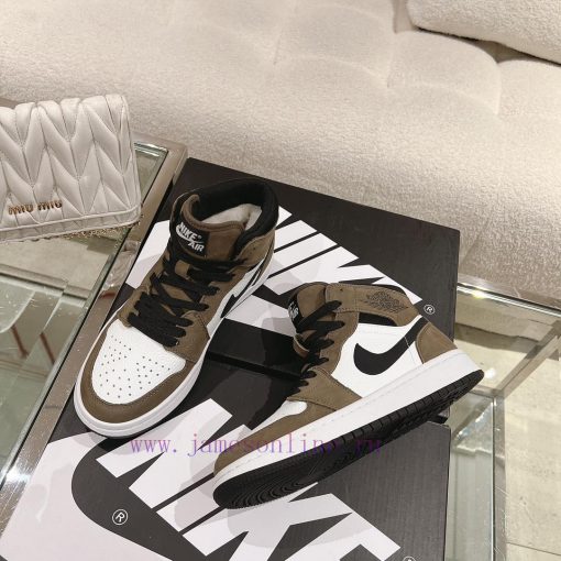 WoolAir Jordan 1 Mid Autumn/Winter Mid Top SneakersAJ's classic shoe style remains unchangedq6t5kfr7 - Image 6