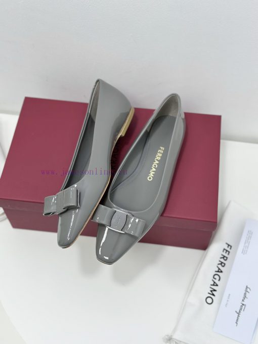 SF salvatore Ferraga * o Ferragamo's new vara patent leather bow small square toe single sho7u70y6yn - Image 5
