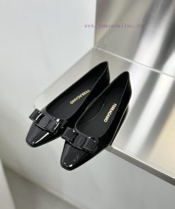 SF salvatore Ferraga * o Ferragamo's new vara patent leather bow small square toe single shokq4righ6