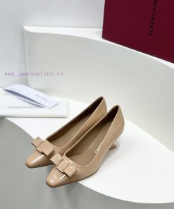 SF salvatore Ferraga * o Ferragamo's new vara patent leather bow small square toe single shoprr0jv03