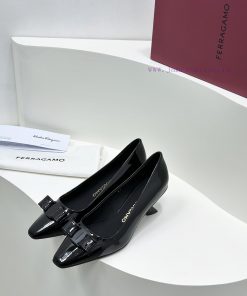 SF salvatore Ferraga * o Ferragamo's new vara patent leather bow small square toe single shoktgmxi0c