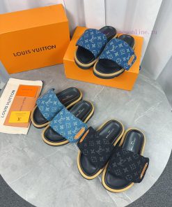LV Lv brand L Home 2023 popular embossed logo embossed cool slippers. This Pool Pillow Comfoq6c9ywnt