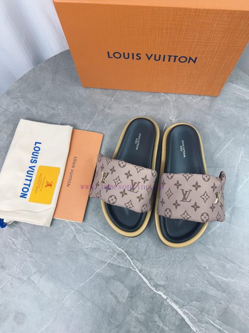 LV Lv brand L Home 2023 popular embossed logo embossed cool slippers. This Pool Pillow Comfoyrwhxiwf
