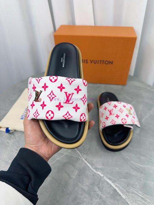 LV Lv brand L Home 2023 popular embossed logo embossed cool slippers. This Pool Pillow Comfoprp7o7io - Image 6