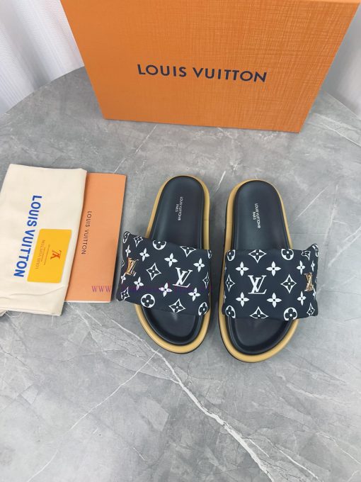 LV Lv brand L Home 2023 popular embossed logo embossed cool slippers. This Pool Pillow Comfolyer5llb