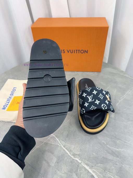 LV Lv brand L Home 2023 popular embossed logo embossed cool slippers. This Pool Pillow Comfolyer5llb - Image 8