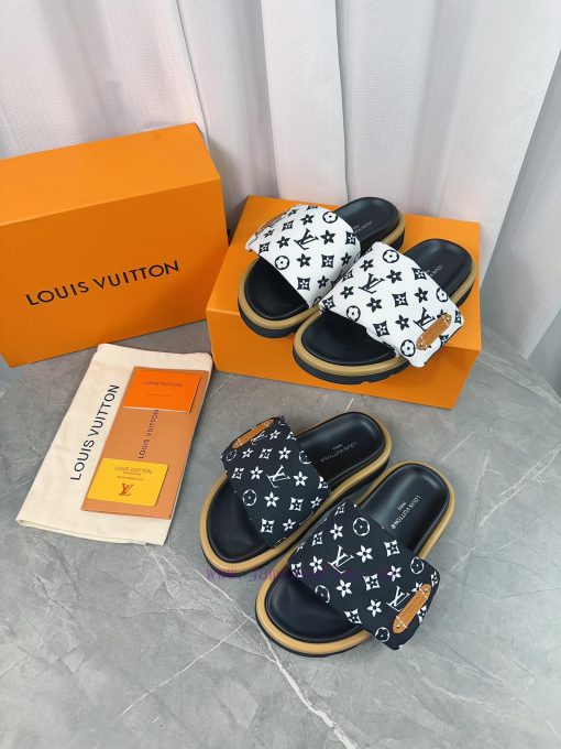 LV Lv brand L Home 2023 popular embossed logo embossed cool slippers. This Pool Pillow Comfow56c07et