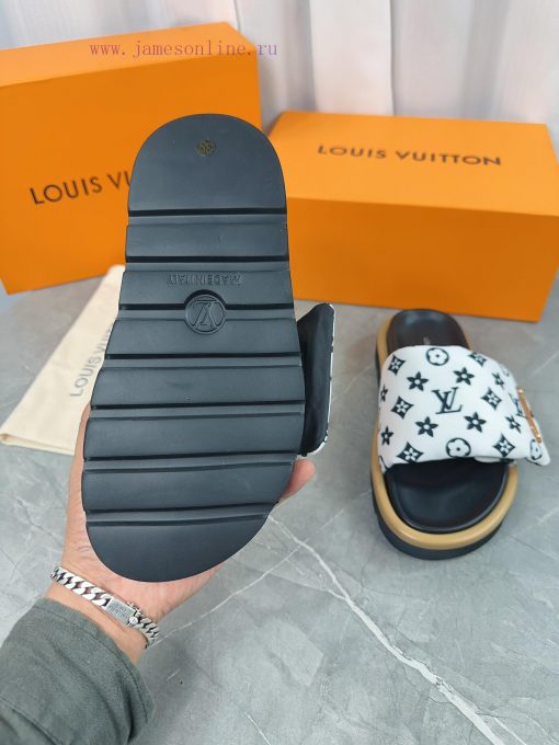 LV Lv brand L Home 2023 popular embossed logo embossed cool slippers. This Pool Pillow Comfo5lur8a21 - Image 9