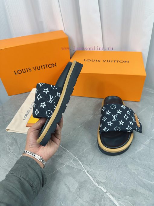 LV Lv brand L Home 2023 popular embossed logo embossed cool slippers. This Pool Pillow Comfow56c07et - Image 9