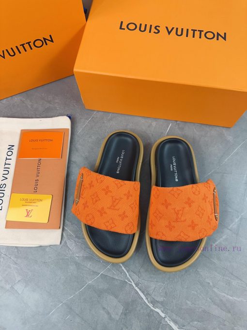 LV Lv brand L Home 2023 popular embossed logo embossed cool slippers. This Pool Pillow Comfo5iqg78sg - Image 10