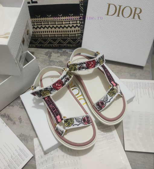 Sandals are a new product in the 2023 autumn ready to wear collection, integrating various dtehyqvv2