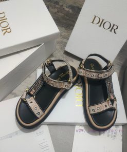 Sandals are a new product in the early spring ready to wear collection of 2024, integrating 0uyfe2h0