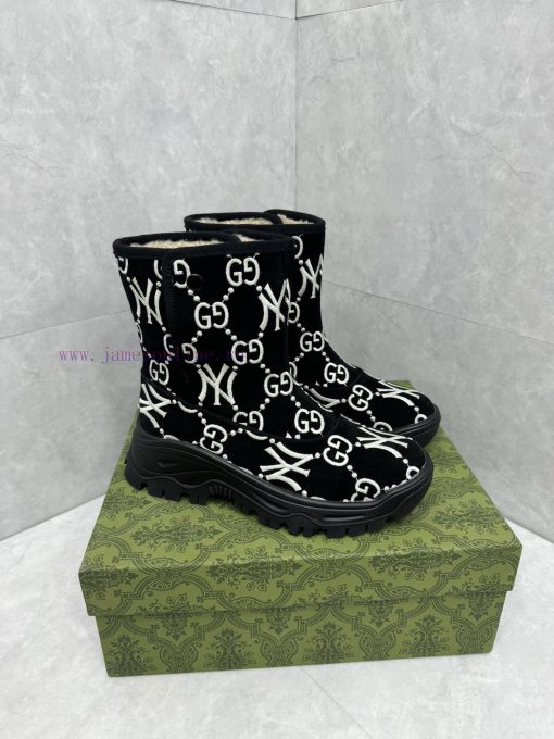 New GucciNY collaboration, winter mid top wool boots, snow bootsThe upper of this mid length9jrzgzv8