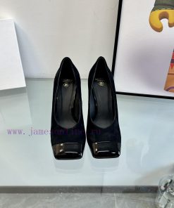 𝘽𝙖𝙡𝙢𝙖𝙞𝙣Balmain 𝟐𝟎𝟐𝟒𝙨𝙨 Square headed wine glasses, custom-made shoesThis colored leather wine7l2kg8in